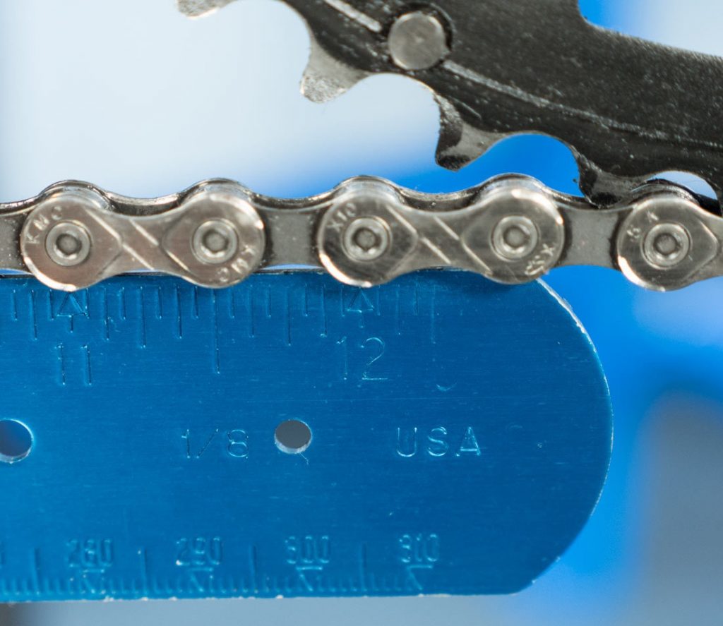 measuring chain wear with ruler